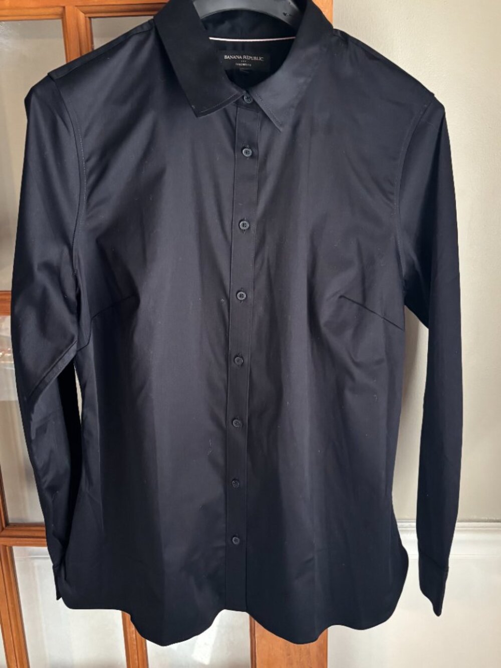 Banana Republic Women's Tailored Fit  Black Button-up Long sleeve Top SZ: 14